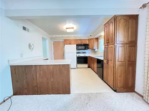 Kitchen - 1219 Wyncrest Dr, Ballwin, MO 63011 photo 6 of 6
