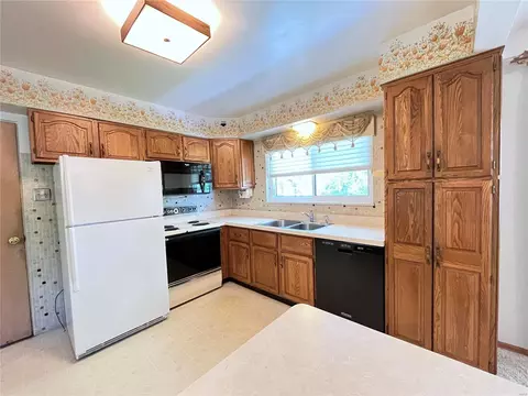 Kitchen - 1219 Wyncrest Dr, Ballwin, MO 63011 photo 2 of 6