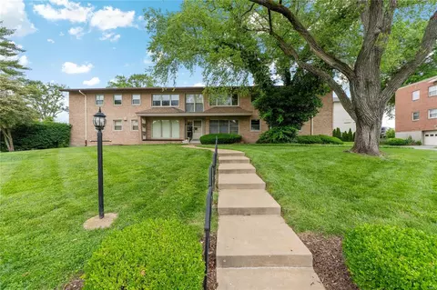 2 Delcrest Ct #102, Saint Louis, MO 63124