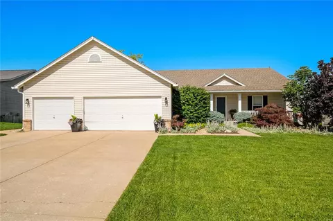 8 Winding Trails Cir, O'fallon, MO 63366