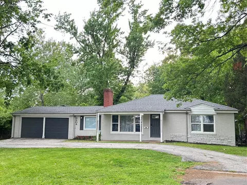 8404 Braddock Dr, Saint Louis, MO 63132