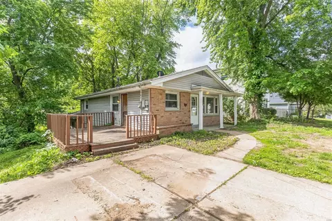 1038 Lindenwood Ave, Saint Charles, MO 63301