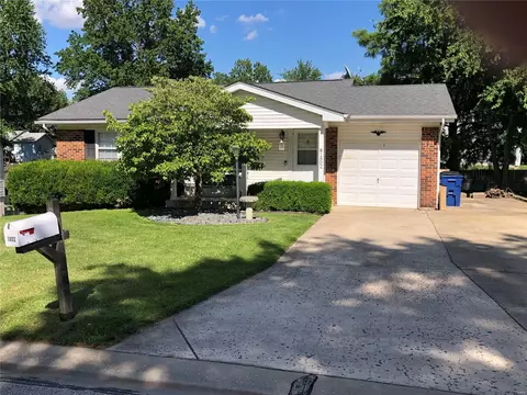 1802 Autumn Hill Dr, O'fallon, MO 63366