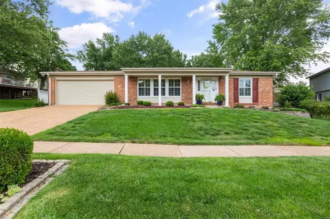 2937 Spring Water Dr, Saint Louis, MO 63129
