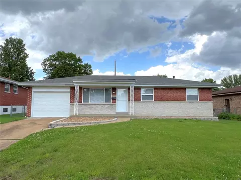 4331 Schmittwoods Ct, Saint Louis, MO 63123