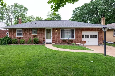 9221 Kit Dr, Saint Louis, MO 63123