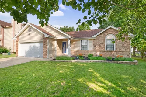 1215 Cloverbrook Dr, Saint Charles, MO 63304