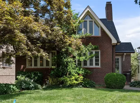 7541 Westmoreland Ave, Clayton, MO 63105