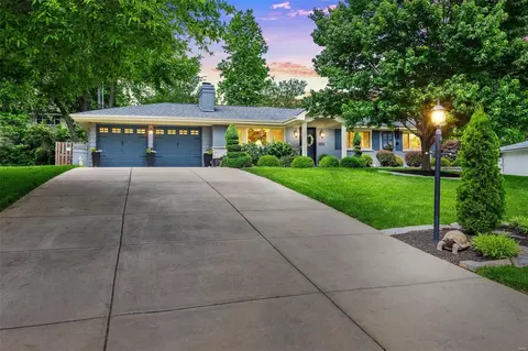 149 Romine Cir, Ballwin, MO 63011