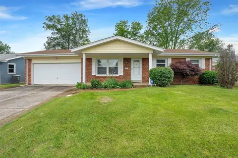 213 Pralle Ln, Saint Charles, MO 63303