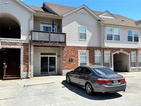 1236 Gardens Circle Dr #I, Saint Louis, MO 63125