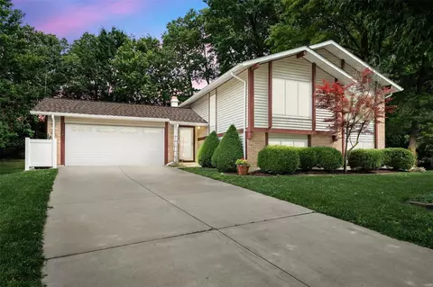 44 Oak Creek Dr, Saint Peters, MO 63376
