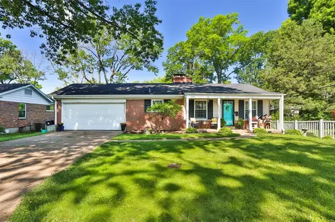 1023 Regent Ter, Saint Louis, MO 63122