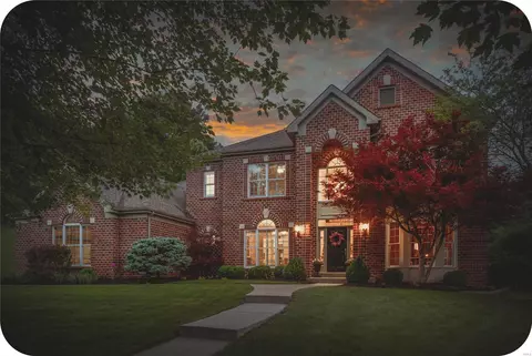 17914 White Robin Ct, Chesterfield, MO 63005
