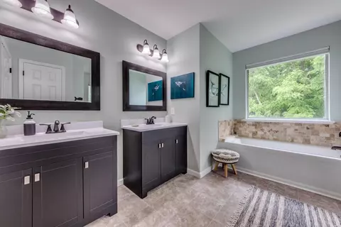 Bath - 356 Arbor Glen Dr, Ballwin, MO 63021 photo 2 of 7