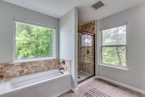 Bath - 356 Arbor Glen Dr, Ballwin, MO 63021 photo 3 of 7