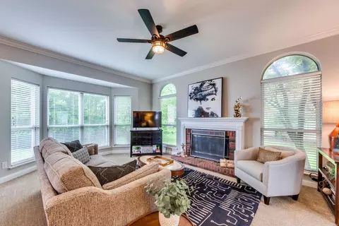 Living - 356 Arbor Glen Dr, Ballwin, MO 63021 photo 4 of 7