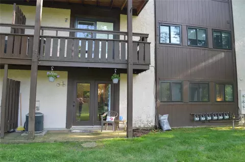 1400 Heritage Lndg #101, Saint Charles, MO 63303