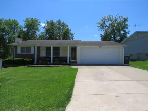 3512 Arlington Dr, Saint Charles, MO 63303