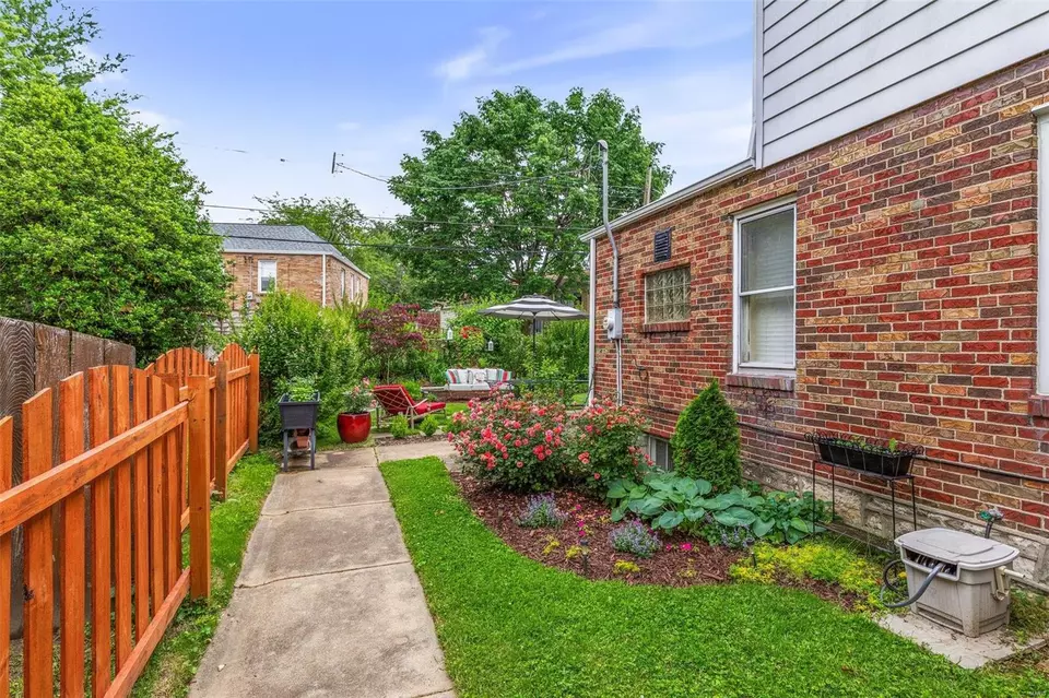 9208 Lucia Dr, Affton, MO 63123 40 Photos Movoto