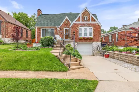 9208 Lucia Dr, Affton, MO 63123