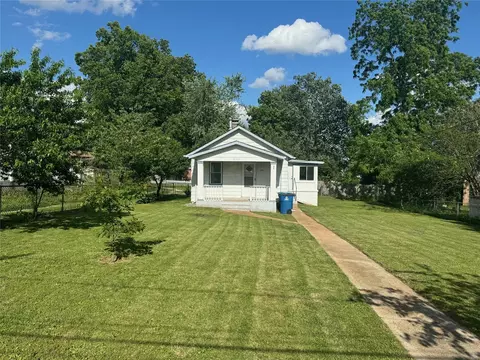 9512 Forbes Ave, Saint Louis, MO 63125