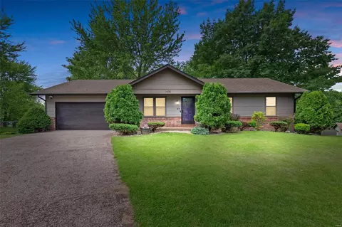 1435 Sandra Elaine Dr, Saint Peters, MO 63376