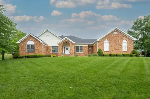 610 Loughmor Pass, Weldon Spring, MO 63304