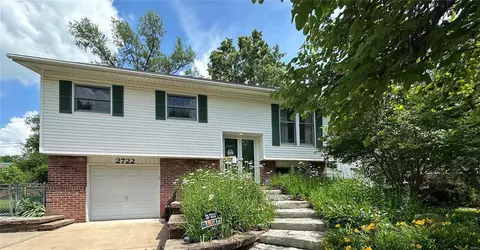 2722 Clager Rd, Saint Louis, MO 63125