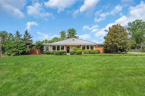 5 Ladue Estates Dr, Saint Louis, MO 63141