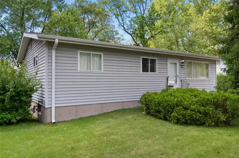 307 Meadowcrest Dr, Saint Louis, MO 63135