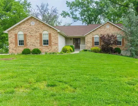 361 Round Tower Dr, Saint Charles, MO 63304