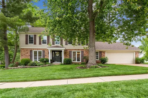 1323 Parkview Valley Dr, Ballwin, MO 63011