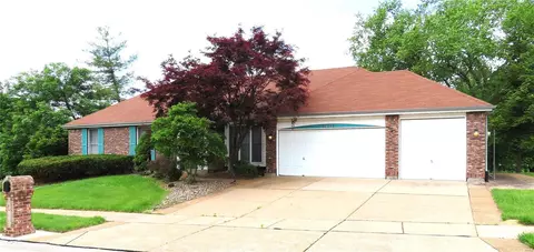 16711 Stanford Place Dr, Florissant, MO 63034