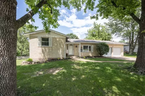 3903 William Dr, Saint Charles, MO 63304