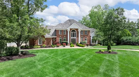 2226 Whitney Pointe Dr, Chesterfield, MO 63005