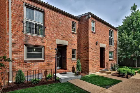 426 S Kirkwood Rd #I, Saint Louis, MO 63122