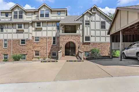2246 Canyonlands Dr #C, Maryland Heights, MO 63043