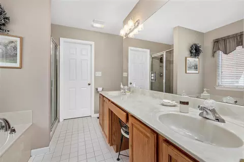 Bath - 3827 Park Place Estates Dr, Bridgeton, MO 63044 photo 2 of 6