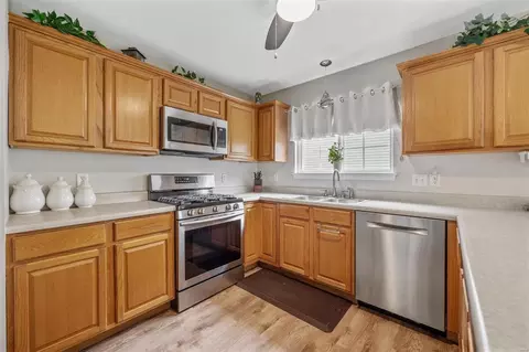 Kitchen - 3827 Park Place Estates Dr, Bridgeton, MO 63044 photo 2 of 3