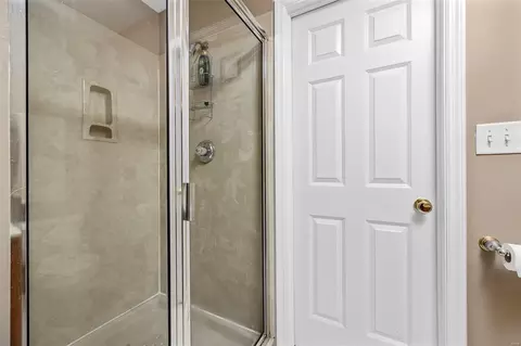 Bath - 3827 Park Place Estates Dr, Bridgeton, MO 63044 photo 3 of 6