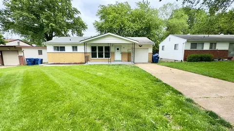 40 Clearview Dr, Florissant, MO 63033