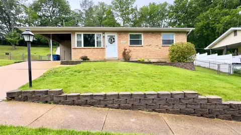 2947 Shores Dr, Saint Louis, MO 63125