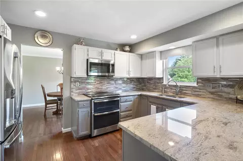 Kitchen - 16711 Babler View Dr, Wildwood, MO 63011 photo 2 of 3