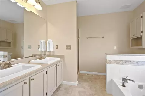 Bath - 16711 Babler View Dr, Wildwood, MO 63011 photo 3 of 7