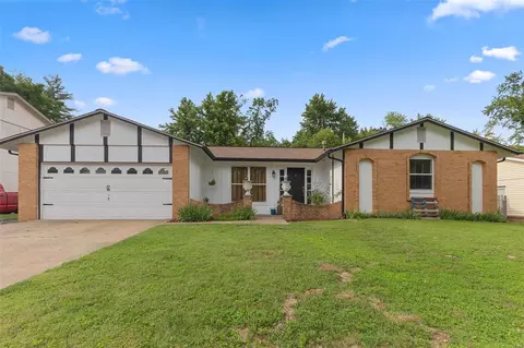 3027 Willow Wood Dr, Saint Charles, MO 63303
