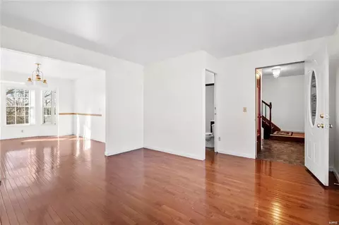 9632 Chamblin Dr, Affton, MO 63123 photo 5