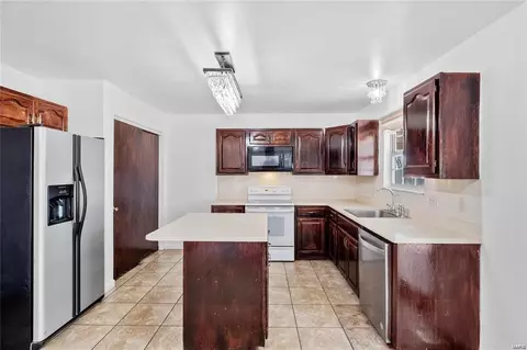 9632 Chamblin Dr, Affton, MO 63123 photo 10