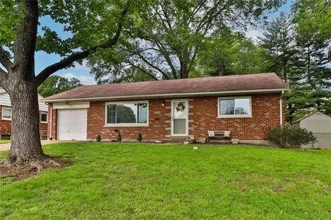 8535 Craighill Dr, Saint Louis, MO 63123