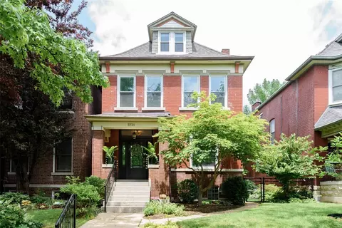 3731 Hartford St, Saint Louis, MO 63116